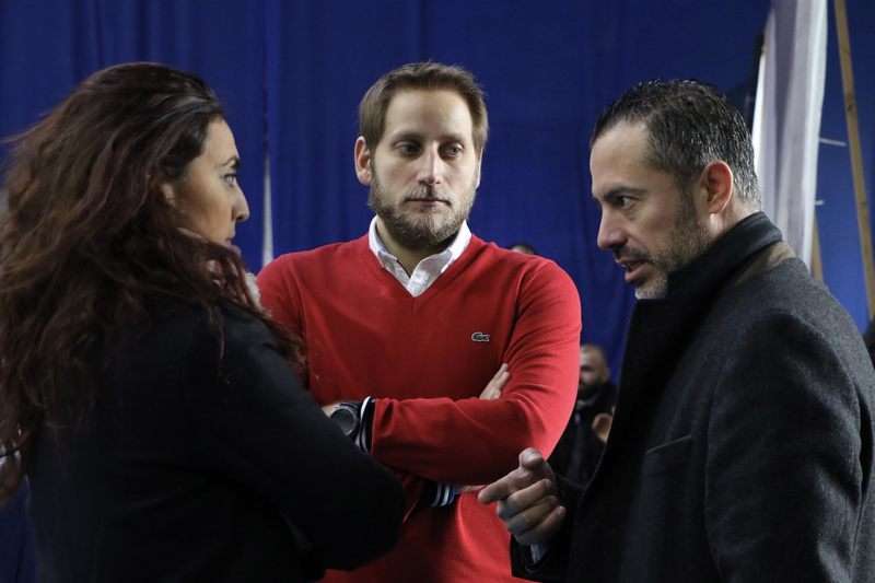  حبيب ظريفة ( يمينا)