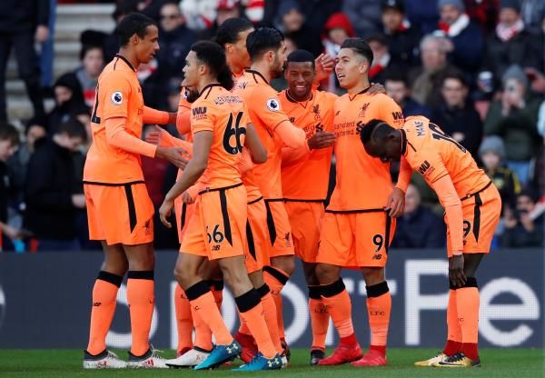 فيرمينو بين لاعبي ليفربول