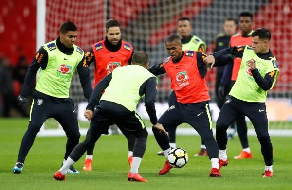  كاسيميرو ودوجلاس كوستا من تدريبات البرازيل