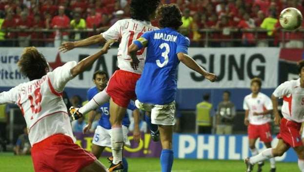 من مباراة كوريا الجنوبية وإيطاليا في مونديال 2002