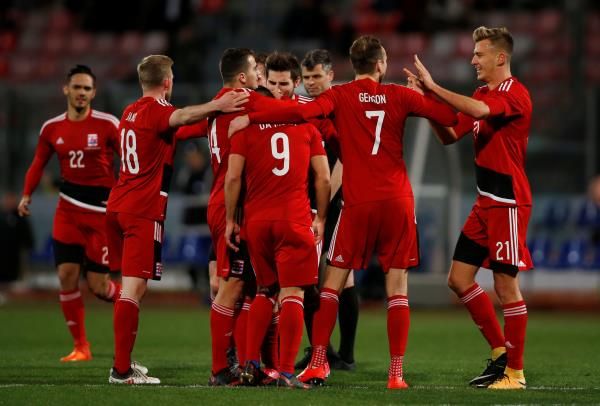 فرحة لاعبي لوكسمبورج