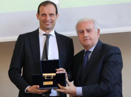 من تتويج أليجري بالجائزة