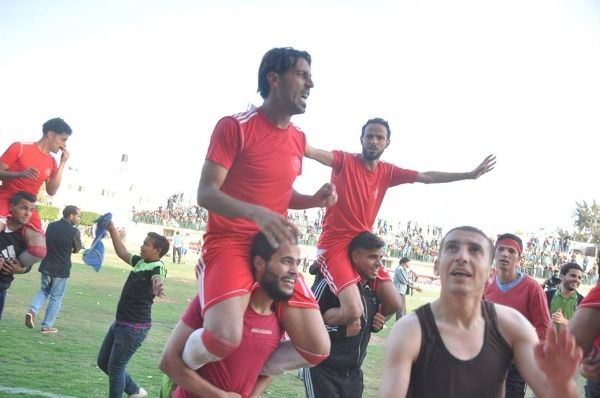 فرحة لاعبي خان يونس