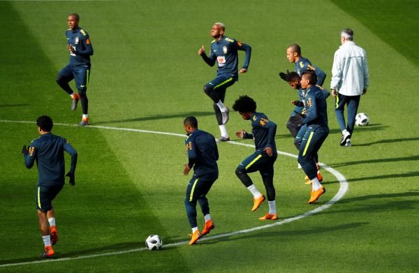 جانب من تدريبات البرازيل