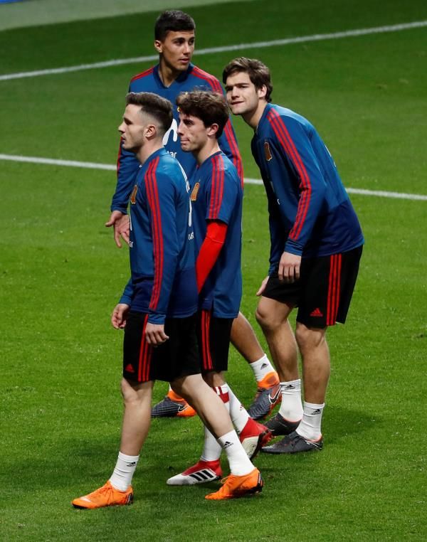 ماركوس ألونسو وسط لاعبي إسبانيا