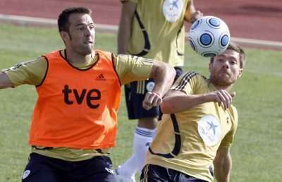 مارتشينا (يسار)