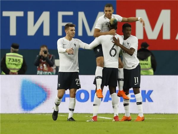 فرحة لاعبي المنتخب الفرنسي 