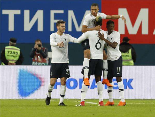 فرحة لاعبي المنتخب الفرنسي 