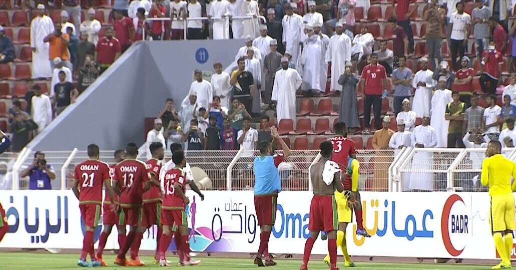 من فرحة لاعبي عمان