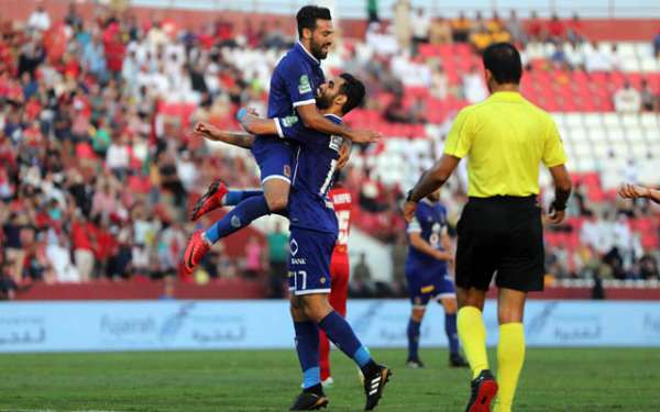 محارب يحتفل بأحد أهداف مع السولية