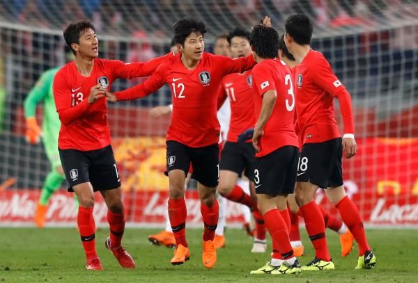 2018-03-27t211151z_1819482284_rc182151ef80_rtrmadp_3_soccer-friendly-pol-kor_reuters