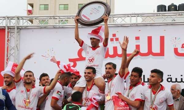 من التتويج