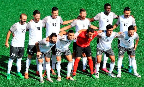 لاعبو الشباب العربي