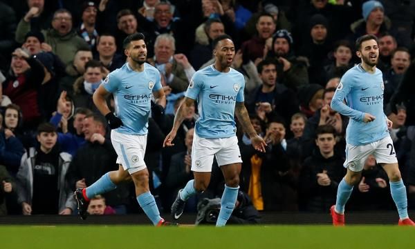 سترلينج بين لاعبي السيتي