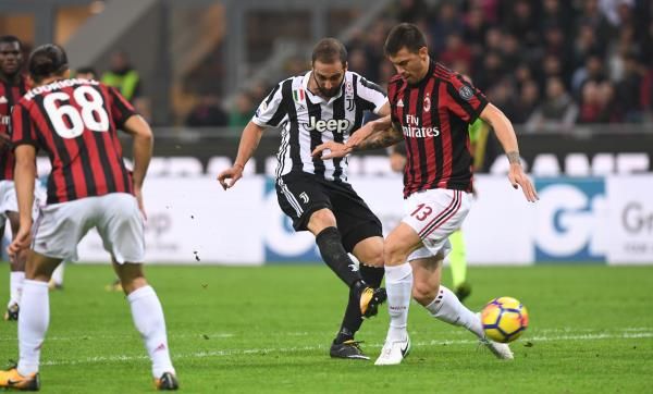 من مباراة سابقة بين يوفنتوس وميلان