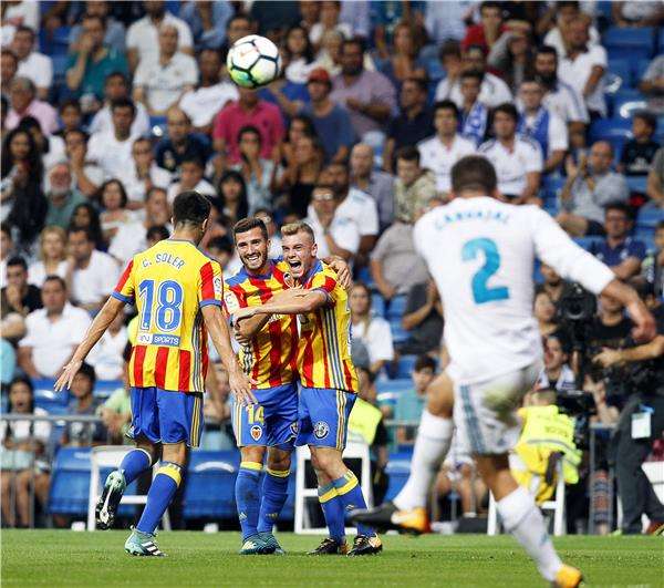 سولير وسط لاعبي فالنسيا