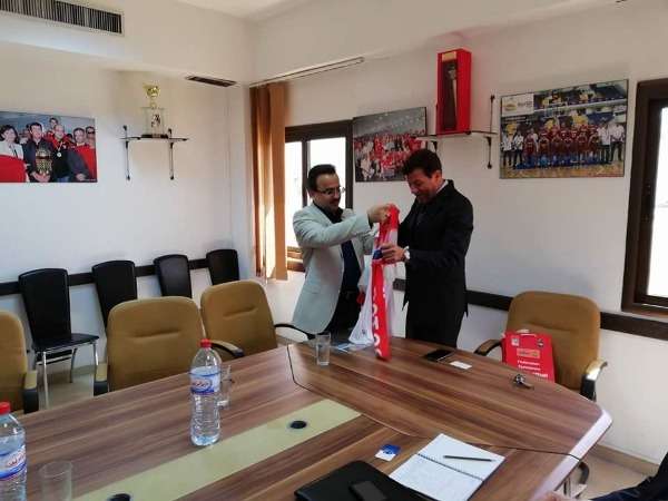 توقيع اتفاقية بين رئيس الاتحاد التونسي لكرة السلة ورئيس بوتاس سبور