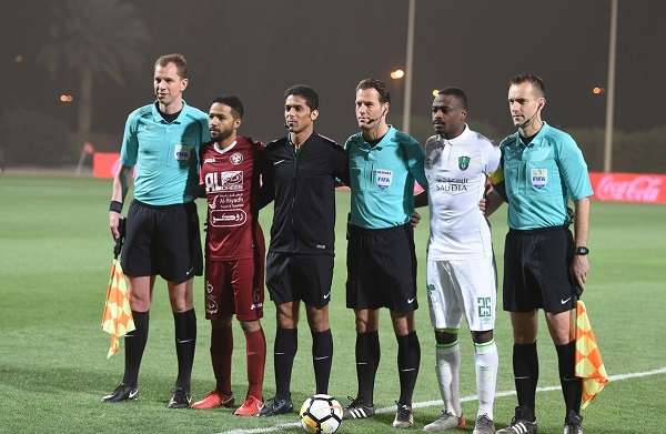 قبل بداية اللقاء