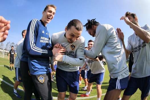 إبراهيموفيتش مع فريقه الجديد