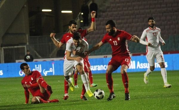 محمد أمين بن عمر خلال مباراة إيران