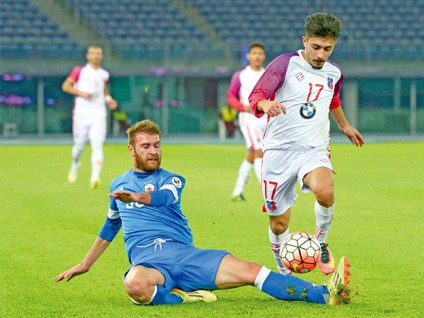 جانب من مواجهة سابقة بين الفريقين