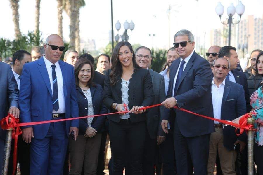 لحظة الافتتاح