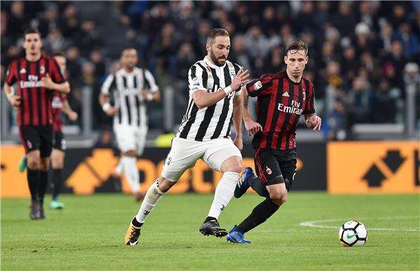 لوكاس بيليا خلال المباراة