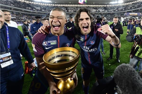 مبابي وكافاني مع الكأس