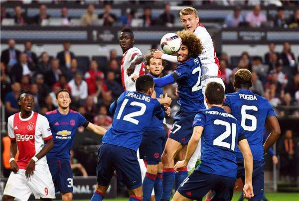  دي ليخت مع أياكس