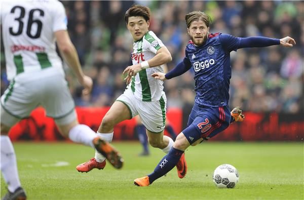 جانب من لقاء أياكس وجرونينجن