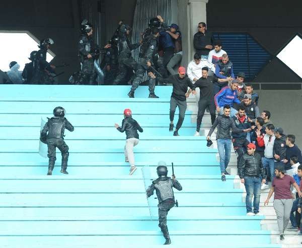 من أحداث الشغب لجماهير الإفريقي 