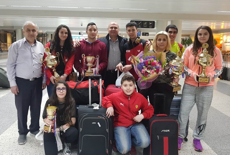 رئيس الاتحاد يستقبل البعثة اللبنانية في مطار بيروت