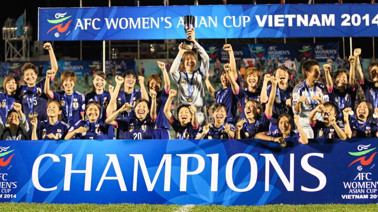 منتخب اليابان للسيدات مع لقب 2014