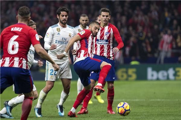 جانب من مواجهة سابقة بين الفريقين