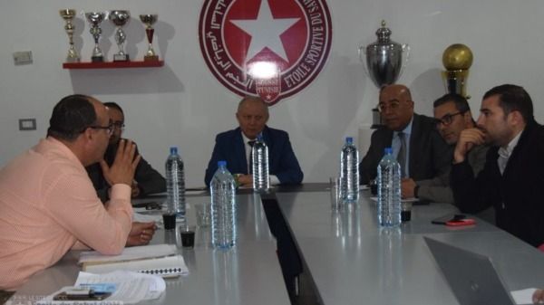 جانب من اجتماع اللجنة القانونية للنجم الساحلي