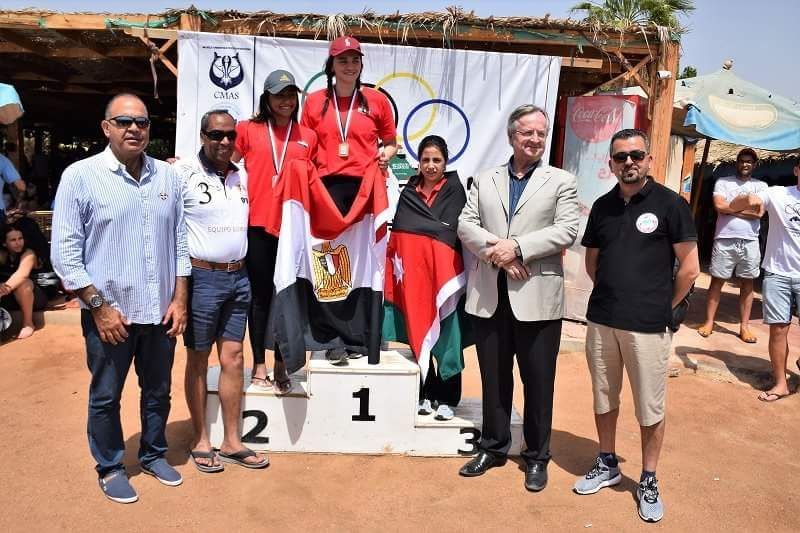 received_10156576791773646-web