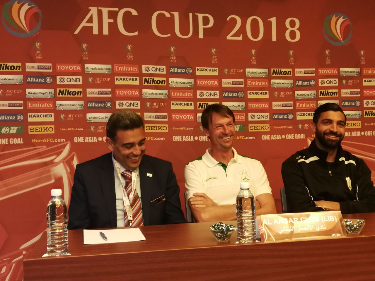 ستراكا من المؤتمر الصحفي