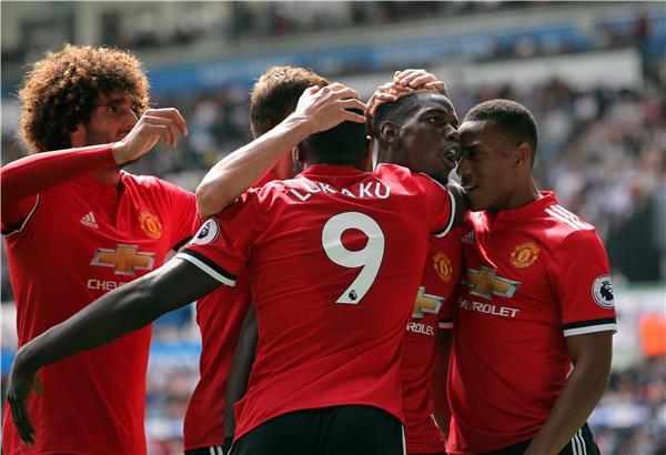 فيلايني بين لاعبي اليونايتد