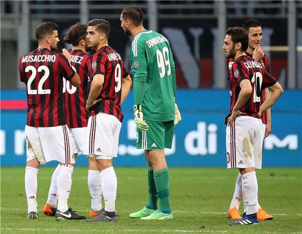 لاعبو ميلان 