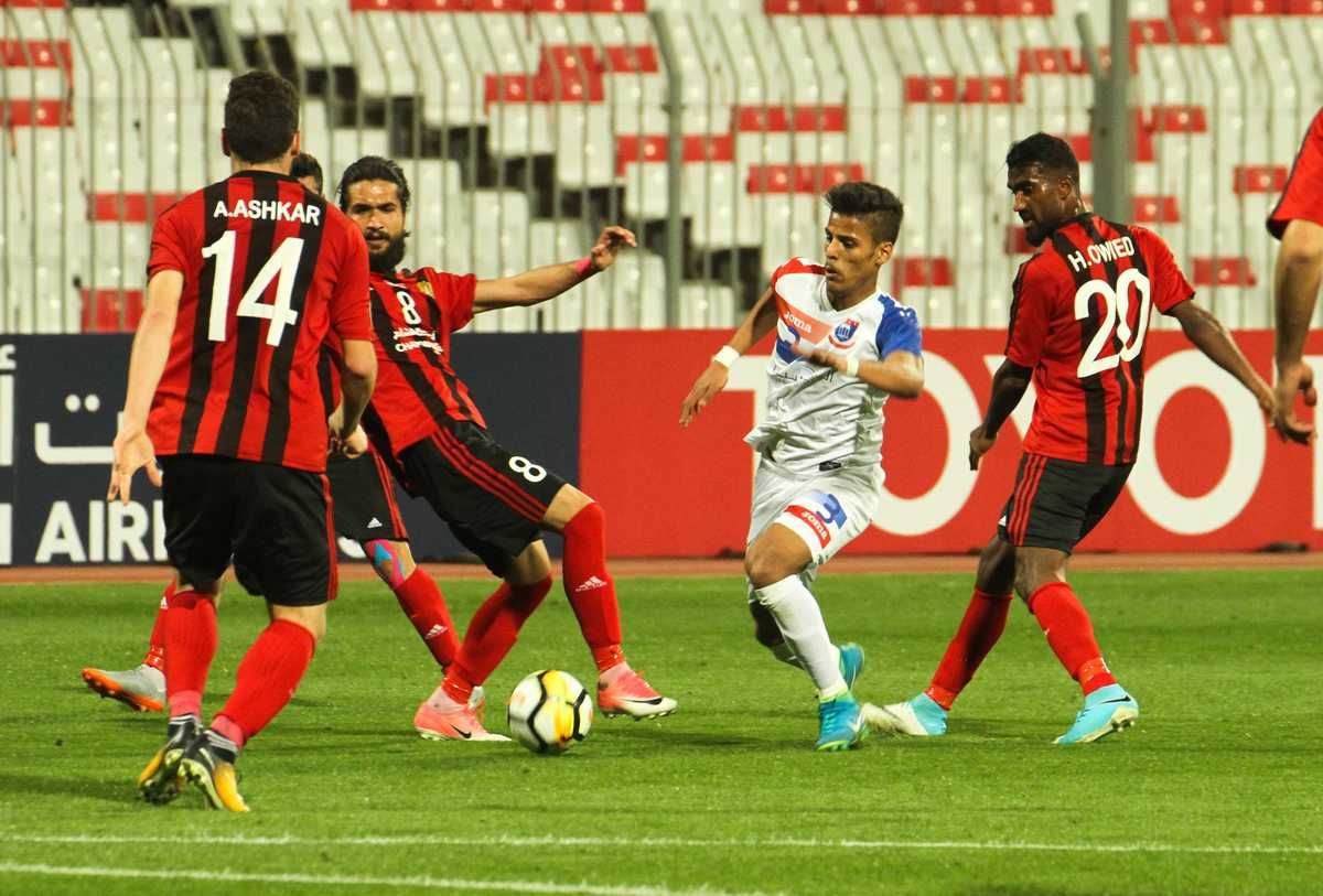 لقطة من مباراة الذهاب بين الفريقين