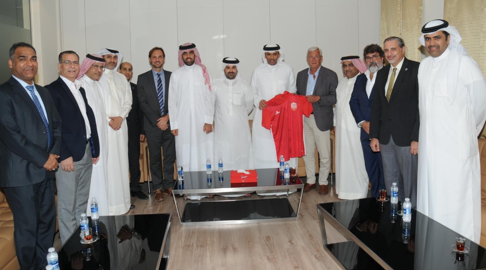 رئيس وأعضاء الاتحاد البحريني يستقبلون ليبي