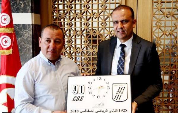  وديع الجريء خلال  تكريمه من ادارة النادي الصفاقسي