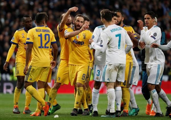كيلليني وسط مشادة مع لاعبي ريال مدريد