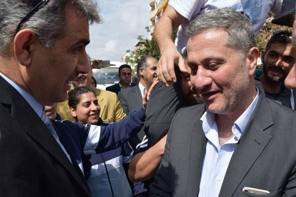 سنان درغام (على اليسار)