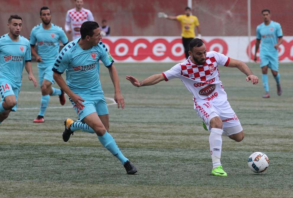 من لقاء الذهاب بين الفريقين