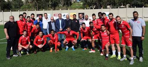 الوفد مع فريق الإخاء