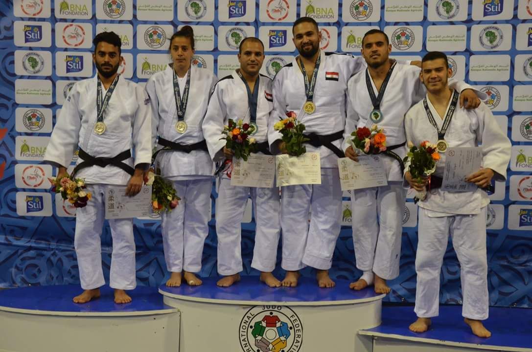 جانب من التتويجات