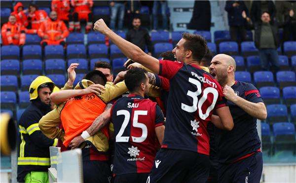 لاعبو كالياري