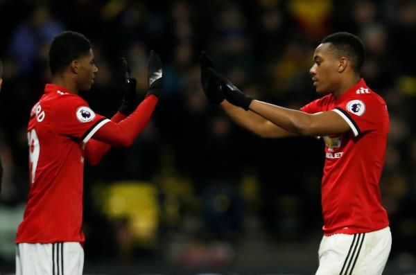 مارسيال مع فريقه