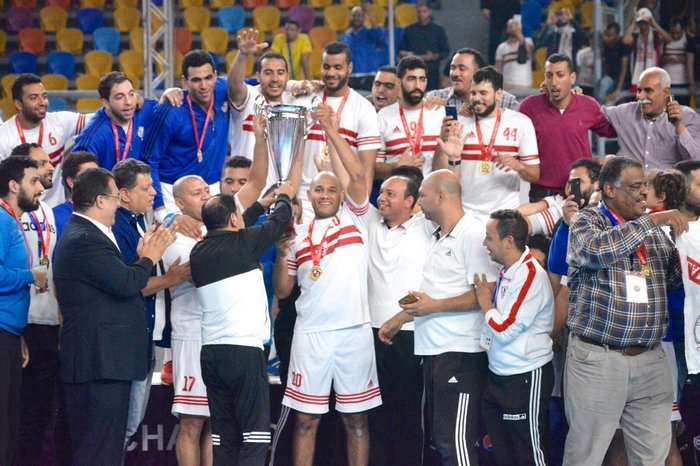 لحظة تتويج الزمالك بالسوبر الأفريقي 